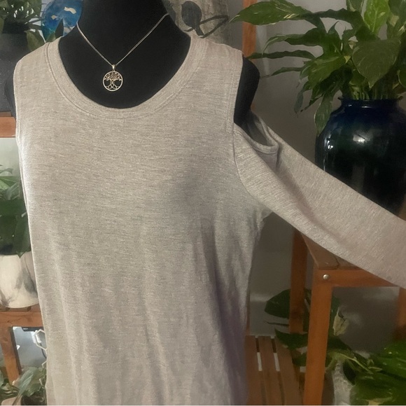 Dalia Cold Shoulder Heather Grey Athletic feels Long Sleeve Top - Picture 3 of 9